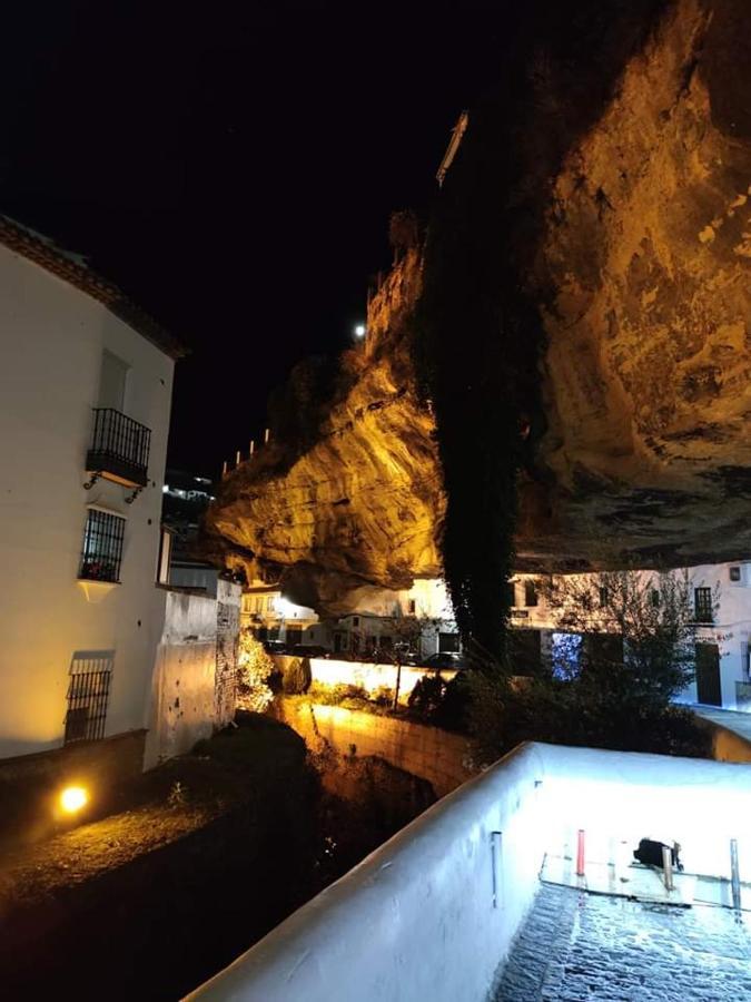 La Casa Del Rio Apartment Setenil De Las Bodegas Luaran gambar