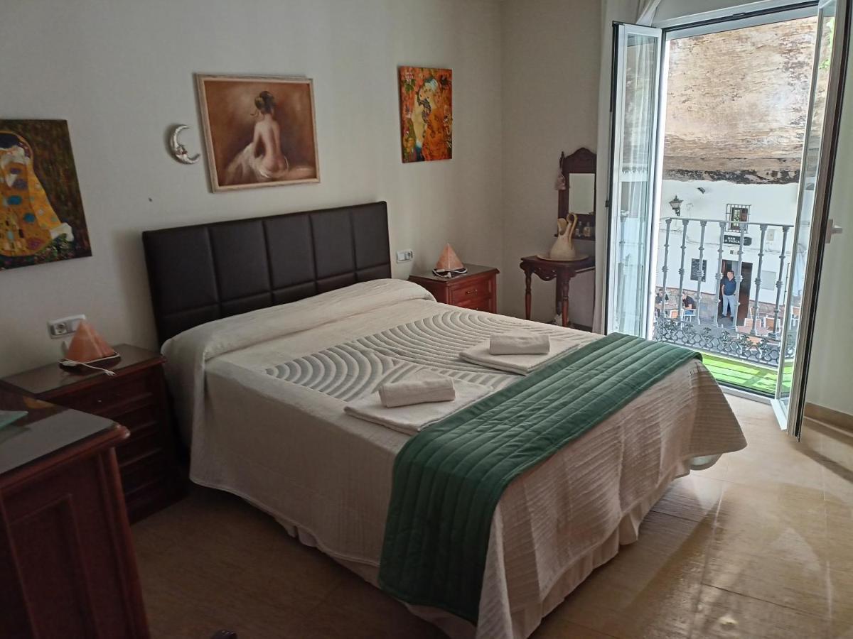 La Casa Del Rio Apartment Setenil De Las Bodegas Luaran gambar