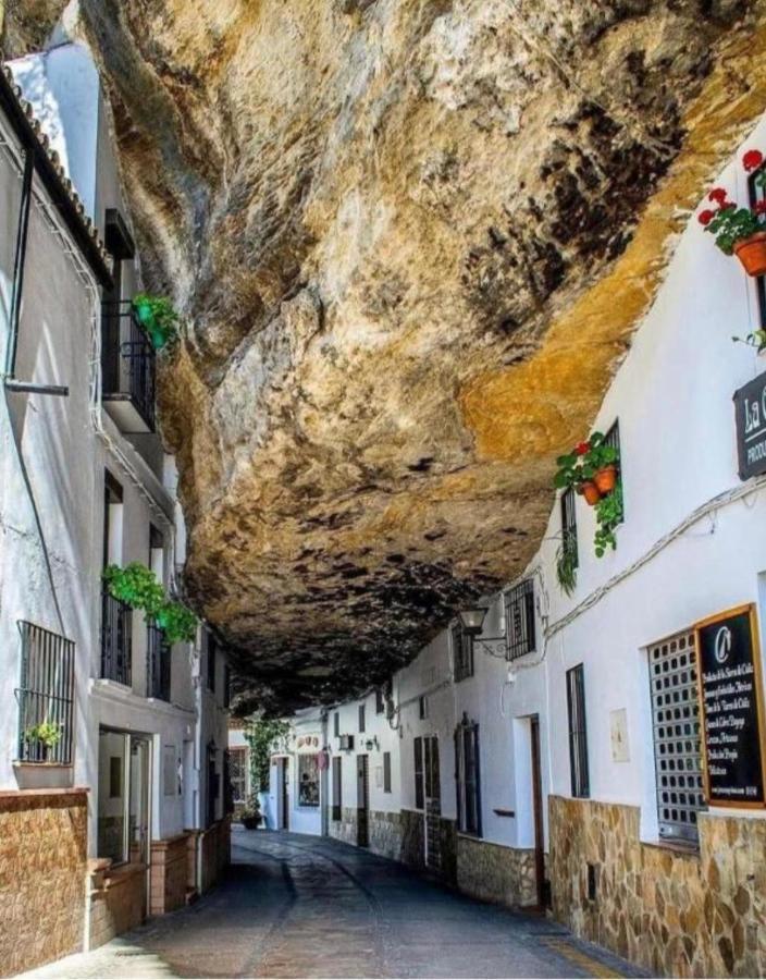 La Casa Del Rio Apartment Setenil De Las Bodegas Luaran gambar