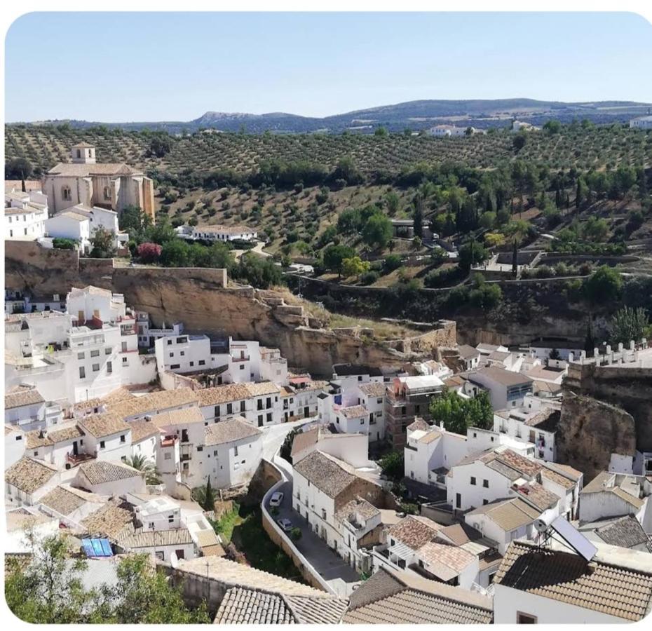 La Casa Del Rio Apartment Setenil De Las Bodegas Luaran gambar