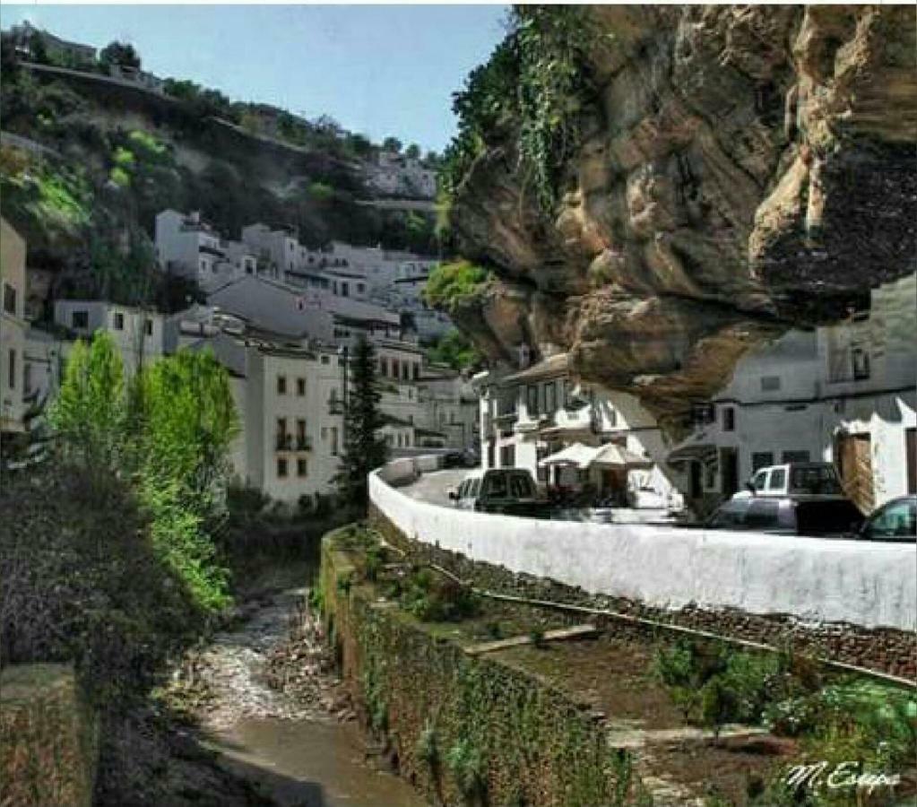 La Casa Del Rio Apartment Setenil De Las Bodegas Luaran gambar