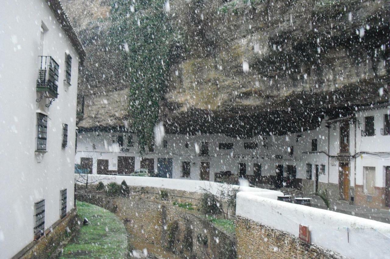La Casa Del Rio Apartment Setenil De Las Bodegas Luaran gambar