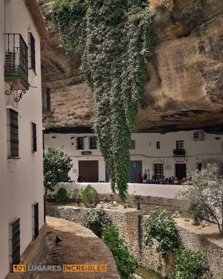 La Casa Del Rio Apartment Setenil De Las Bodegas Luaran gambar