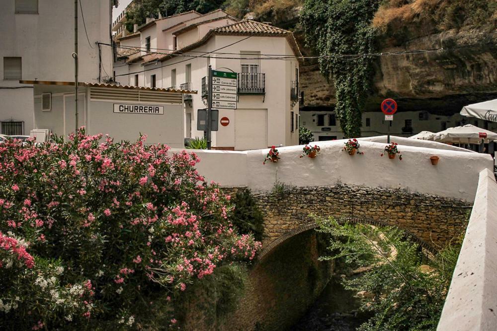La Casa Del Rio Apartment Setenil De Las Bodegas Luaran gambar
