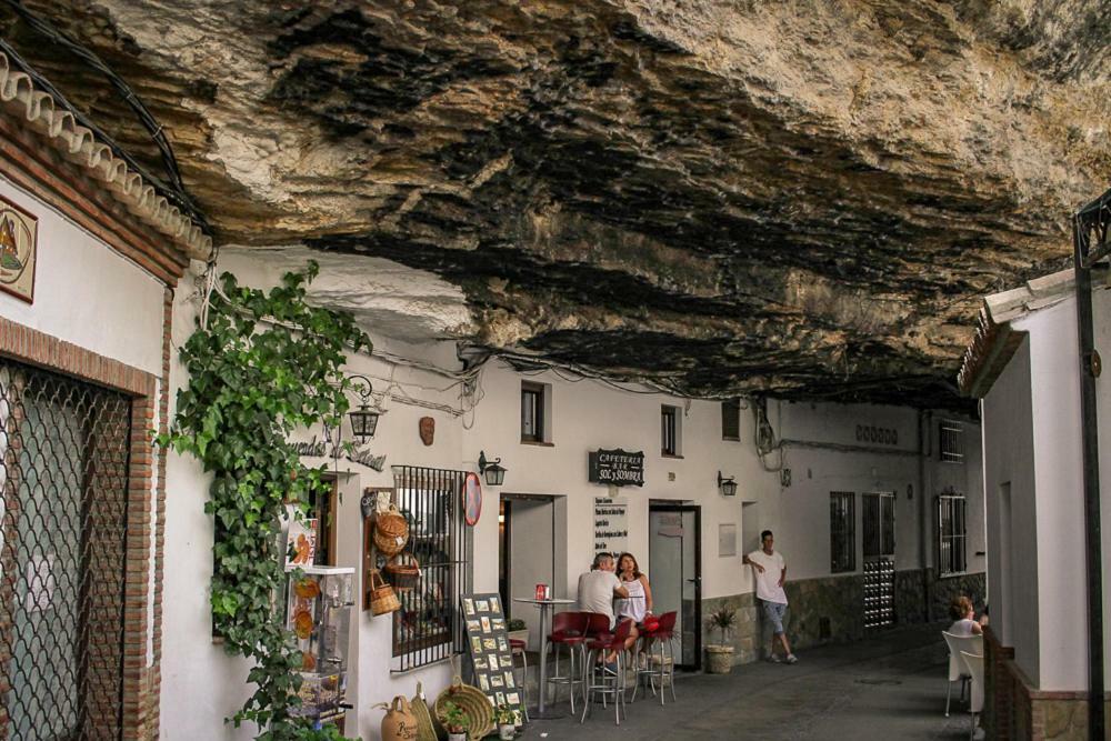 La Casa Del Rio Apartment Setenil De Las Bodegas Luaran gambar