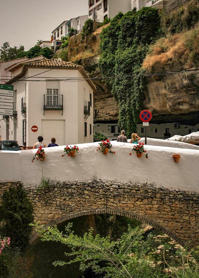 La Casa Del Rio Apartment Setenil De Las Bodegas Luaran gambar