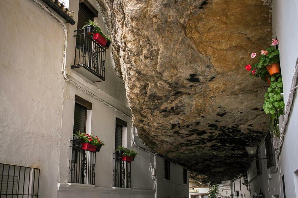 La Casa Del Rio Apartment Setenil De Las Bodegas Luaran gambar